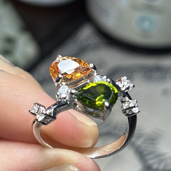 18 Karat Gold Electroplated Ring Size 8 Beautiful Green and Orange Stones! - Picture 1 of 10